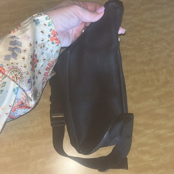 Eddie Bauer black Belt Bag w/ Adjustable Strap & Zippered Compartments - Picture 3 of 8